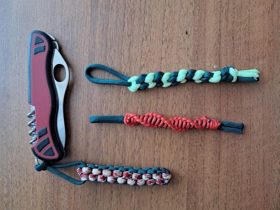 Браслеты и брелки