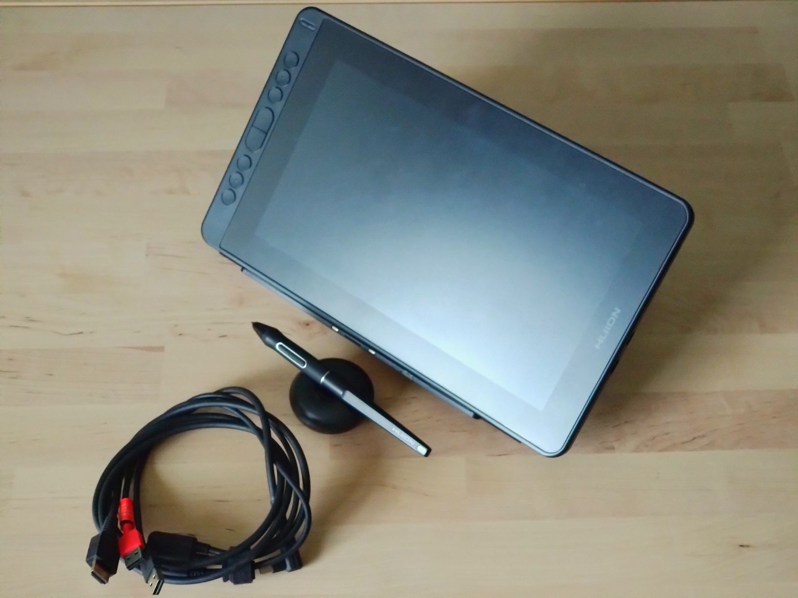 Tablet Huion Kamvas 12 + podstawka + dodatkowy kabel USB-C