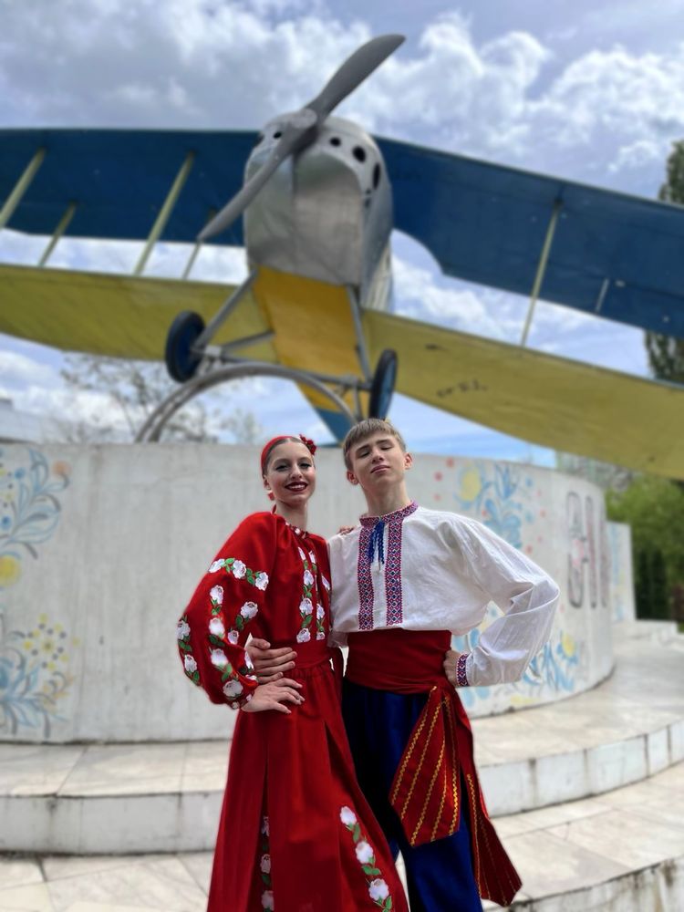 Танцівники на свята -весілля/дні народження/юбілеї/та інші.