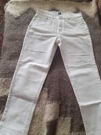 Штани  новие джинсовие,белие и  беж котон 100%