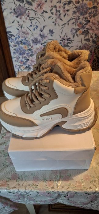 Зимние женские кроссовки! Новые!