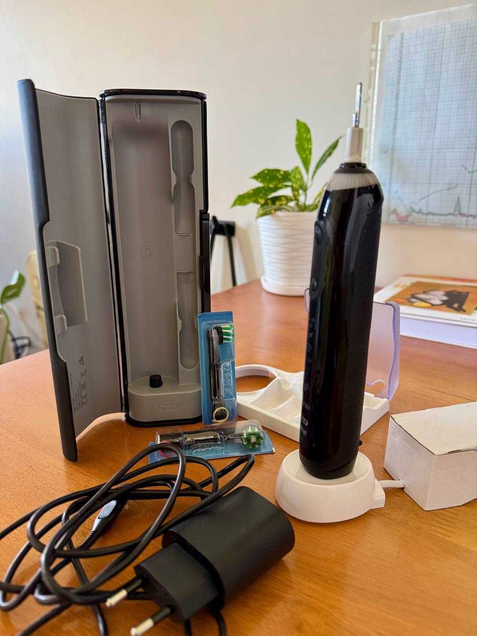 Elektryczna szczoteczka do zębów Oral-B + 2 końcówki + etui podróżne