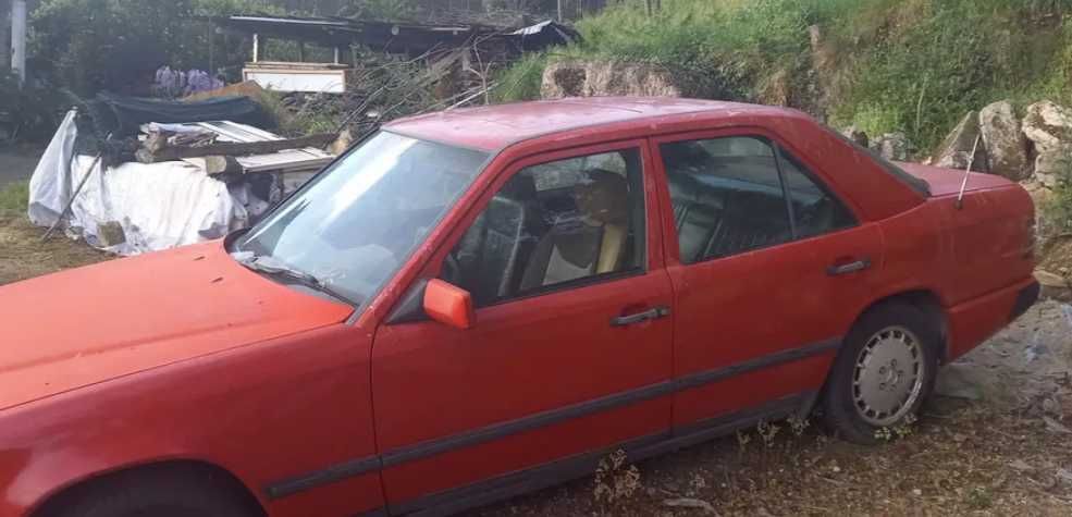 Vendo Mercedes 200D w124 às peças