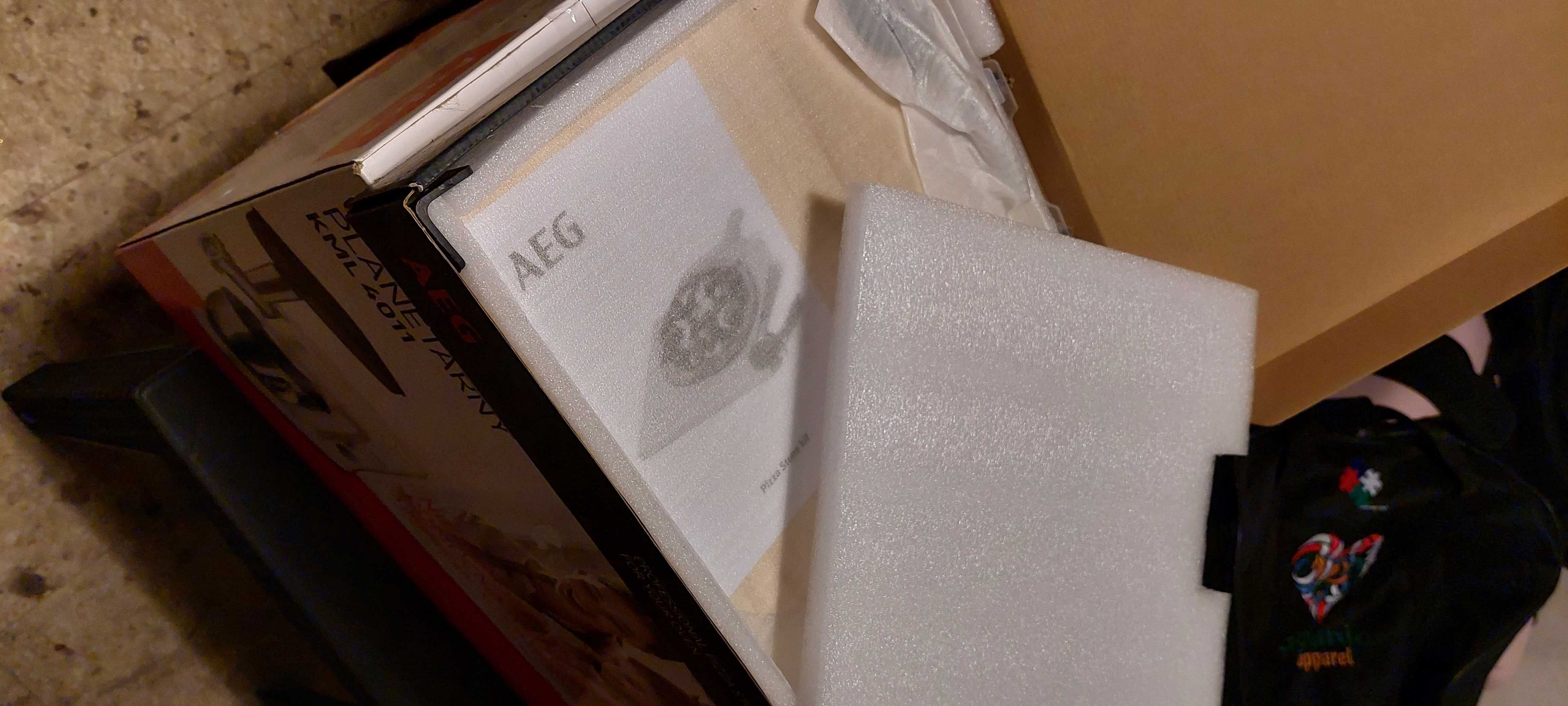 NOWY kamień do wypieku pizzy firmy AEG + łopatka i nóż  -  150 zł