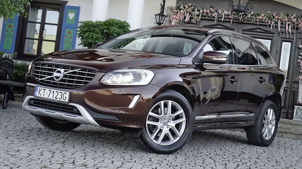 Volvo XC 60 LansCAR 2017 2.4 D4 AWD Summum PanoramaKameraNaviXenonSkóraChromPdcLED
