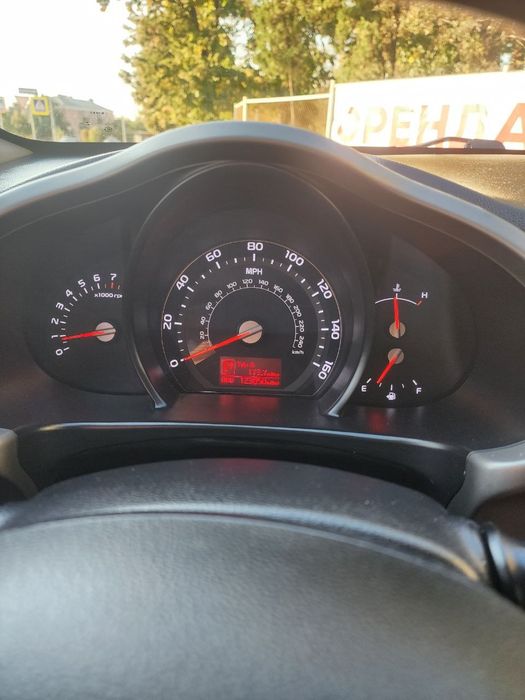 Продам семейный автомобиль KiA sportege 3