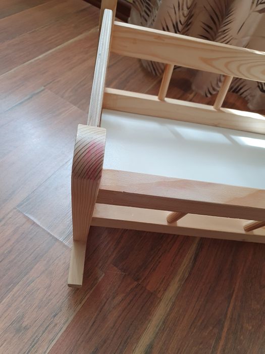Ślicze łóżeczko dla lali, zabawka bujane drewniane. Zabawka 1+ montre