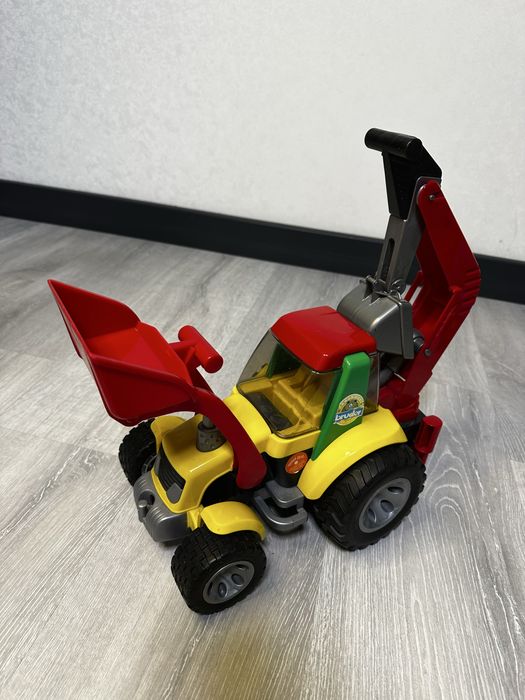 Экскаватор Bruder Roadmax