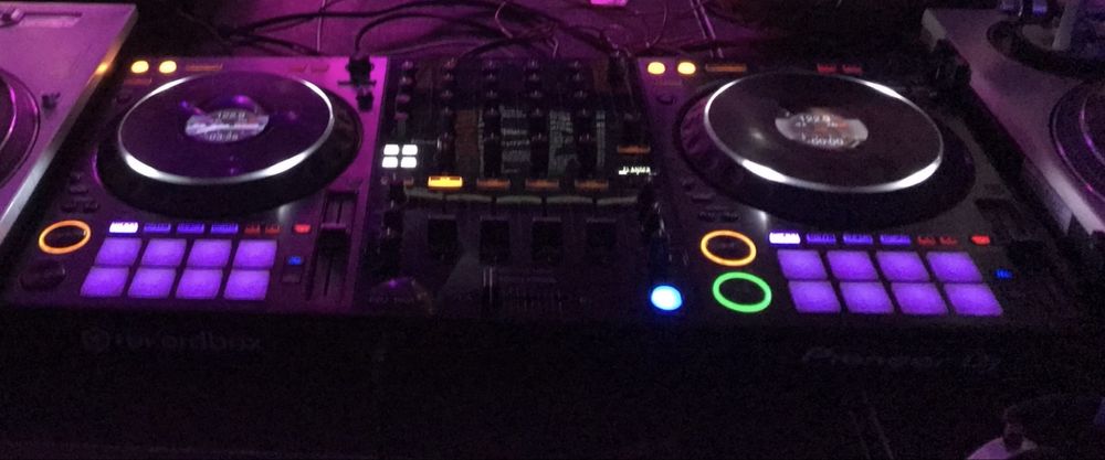 Kontroler dla DJ’a Pioneer DDJ 1000