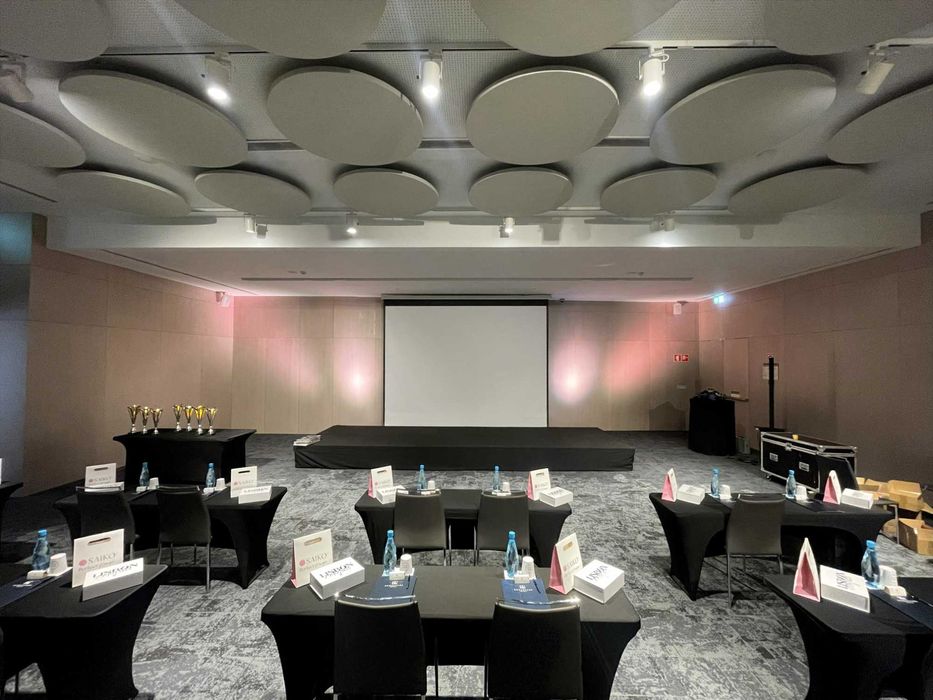 Aluguer palco, estrados praticaveis/Guarda-corpos/Escadas praticaveis/