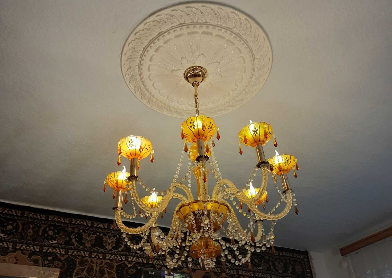 Люстра на - 8 ламп.