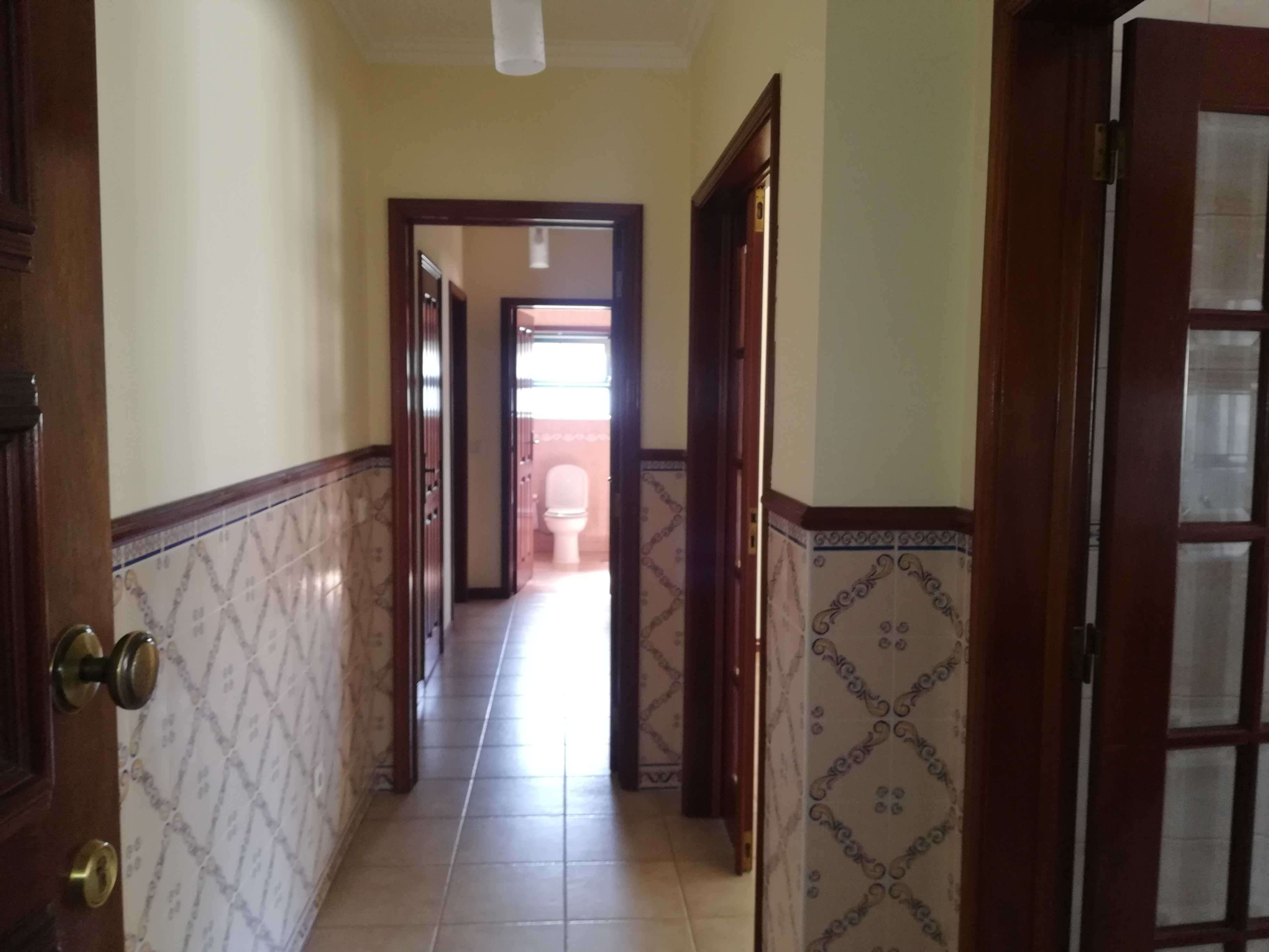 Arrendo T2 com garagem fechada Esgueira