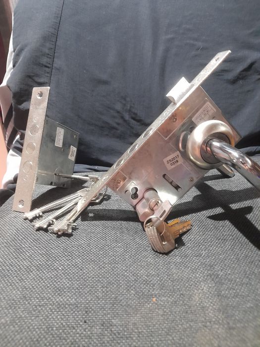 Замок врезной сувальный