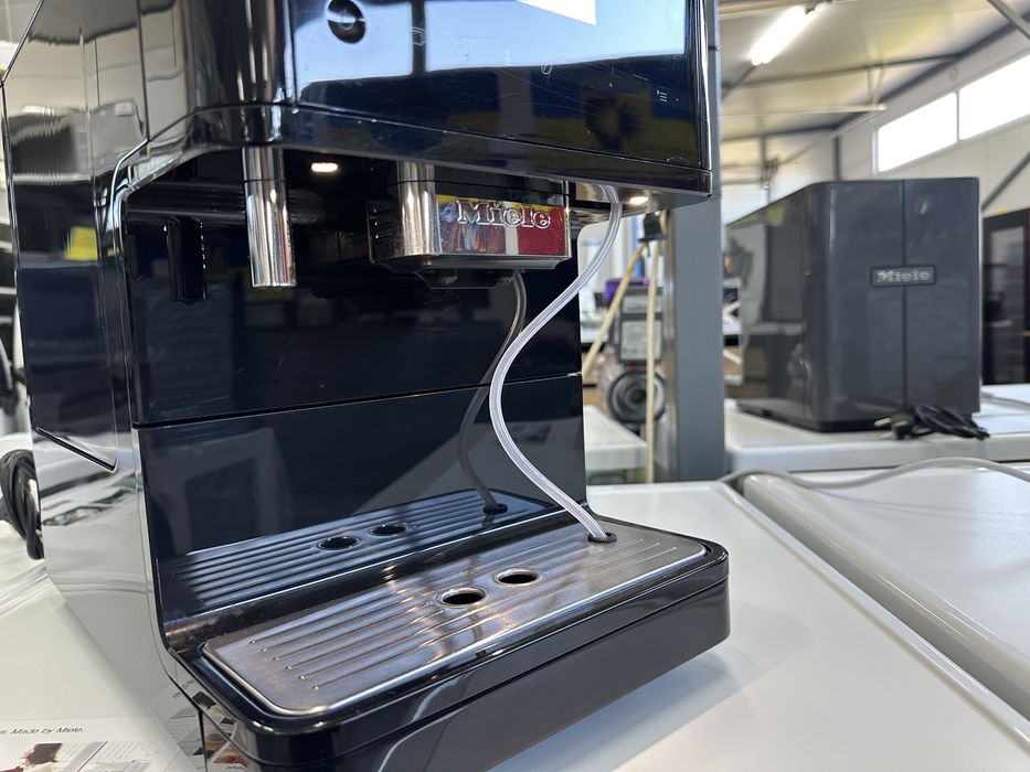 Кавомашина Miele CM 63 автоматична кавоварка міле