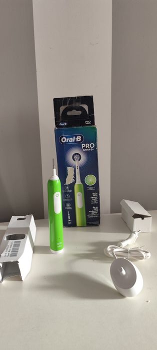 Szczoteczka elektryczna Oral-B Pro Junior 6+ zielony