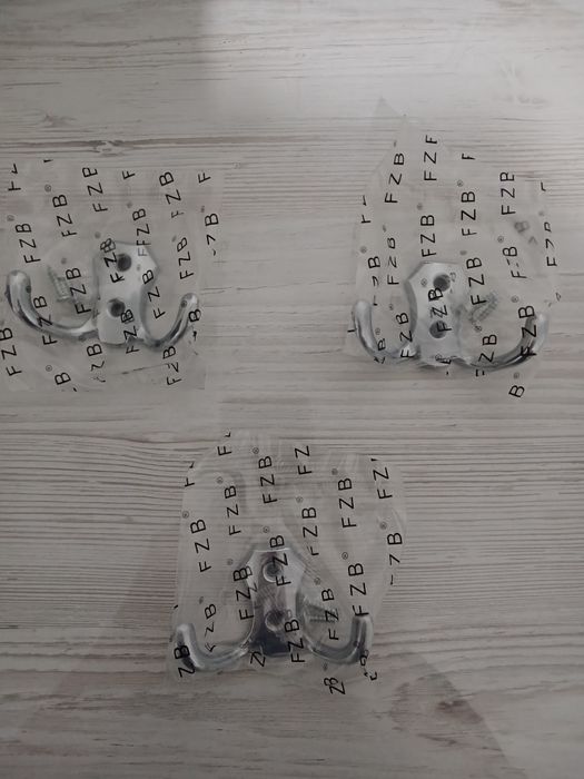 Крючки для одежі меблеві.