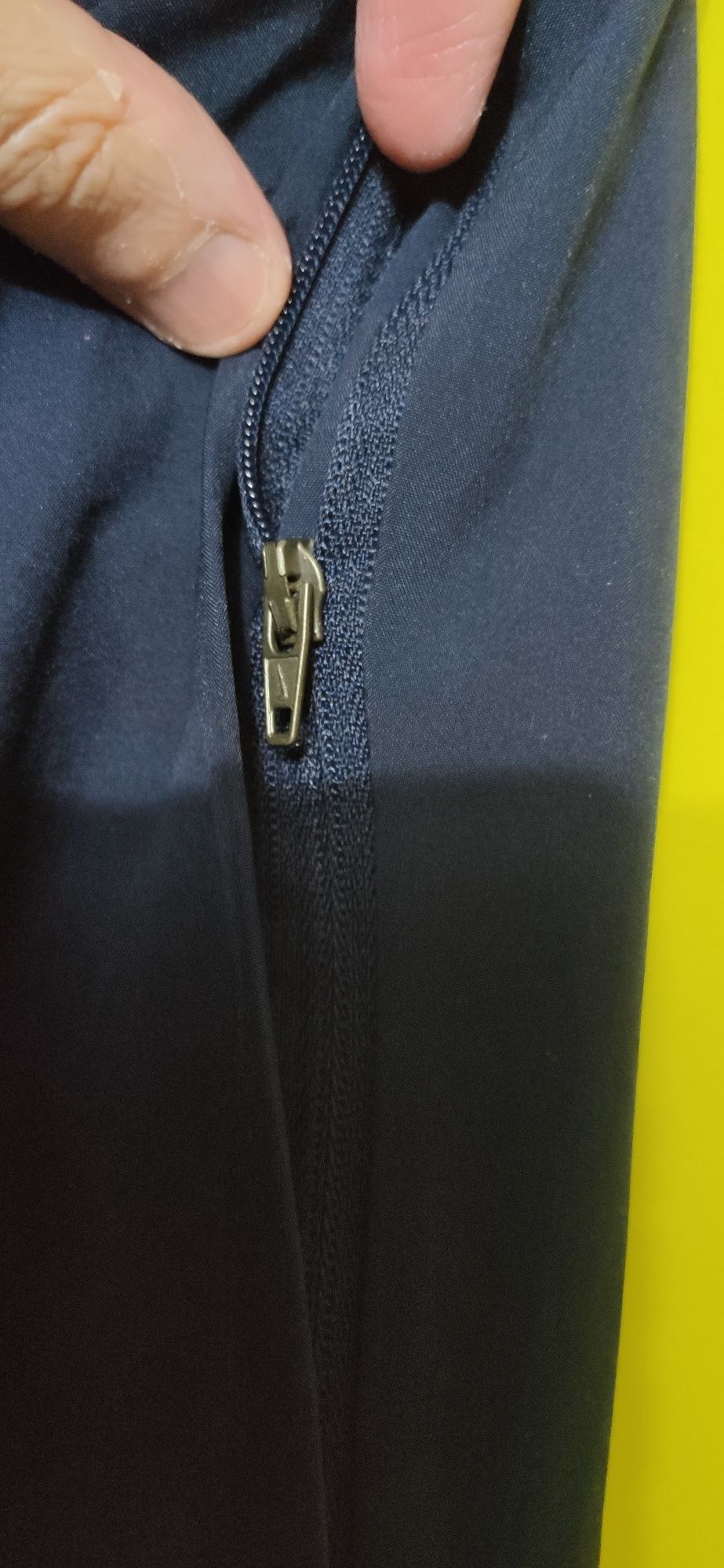 Spodnie dresowe NIKE dry fit academy z kieszeniami na suwak i ściągacz