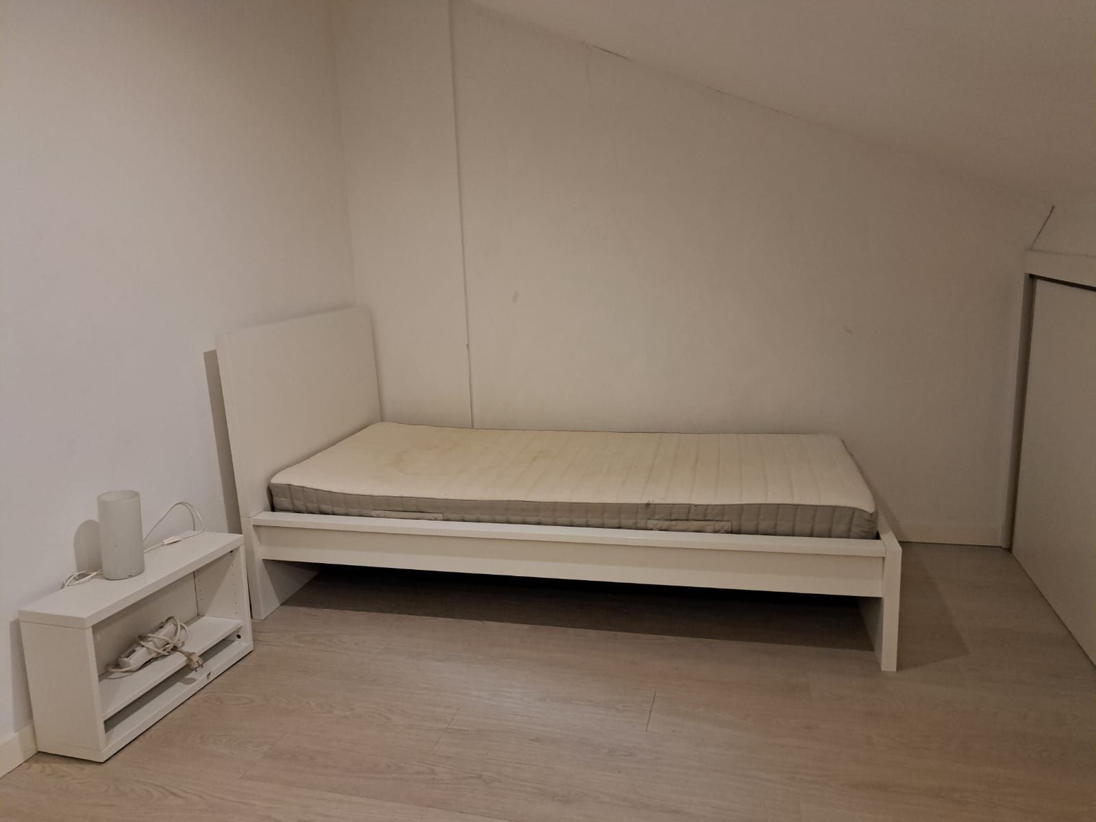 Quarto para estudante universitária(o) junto á FCT e Egas Moniz