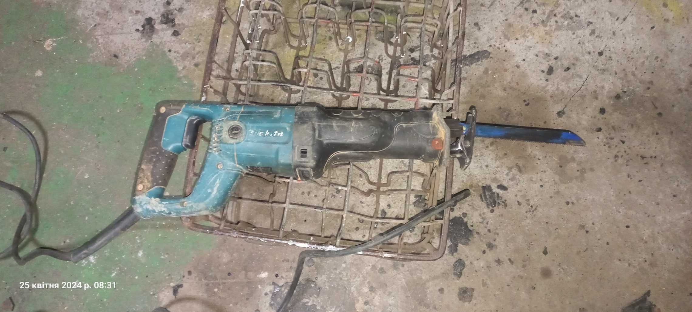 Шабельна пила makita jr3050t