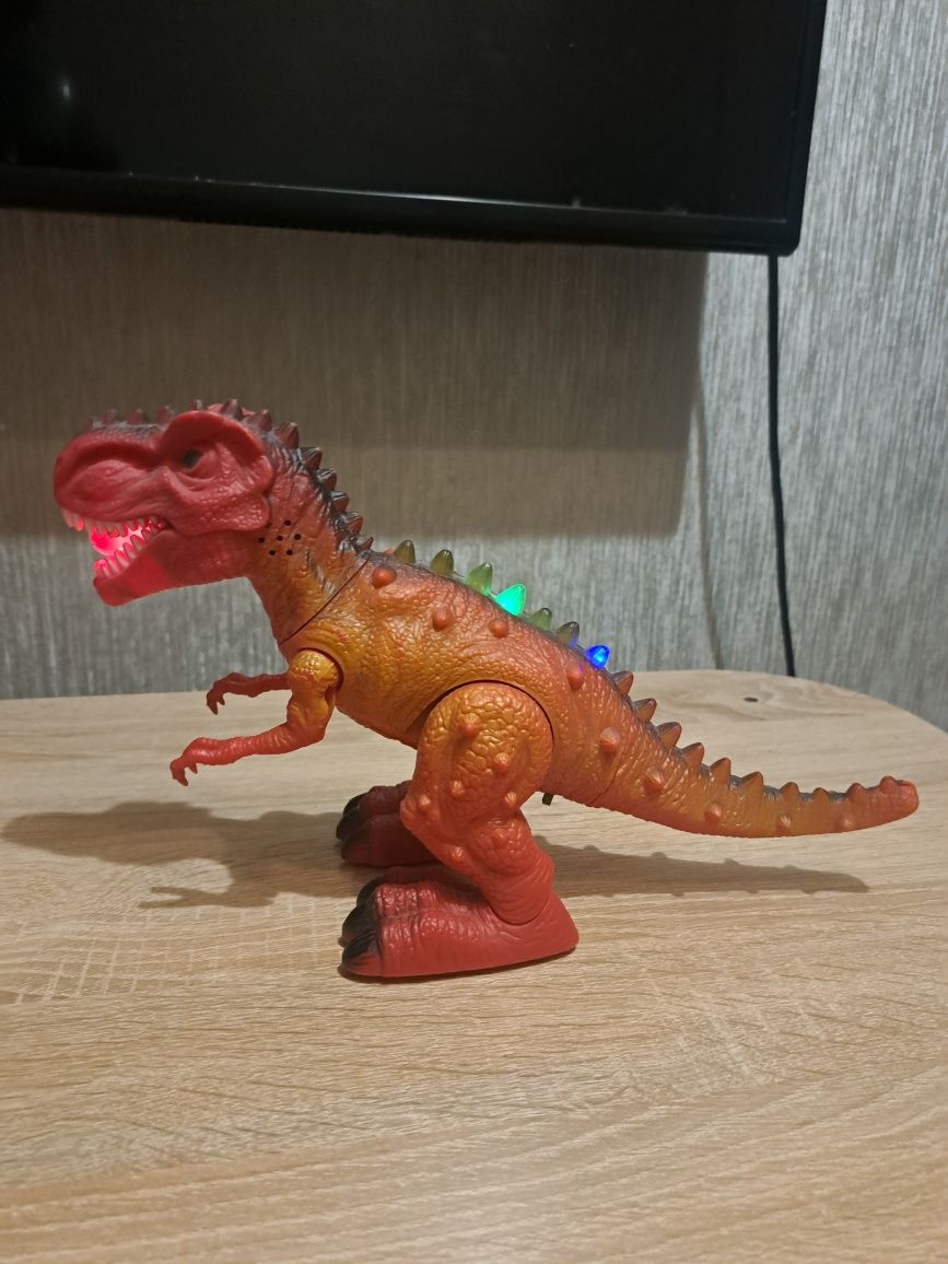 Dinozaur t-rex Tyranozaur Rex chodzi ryczy świeci