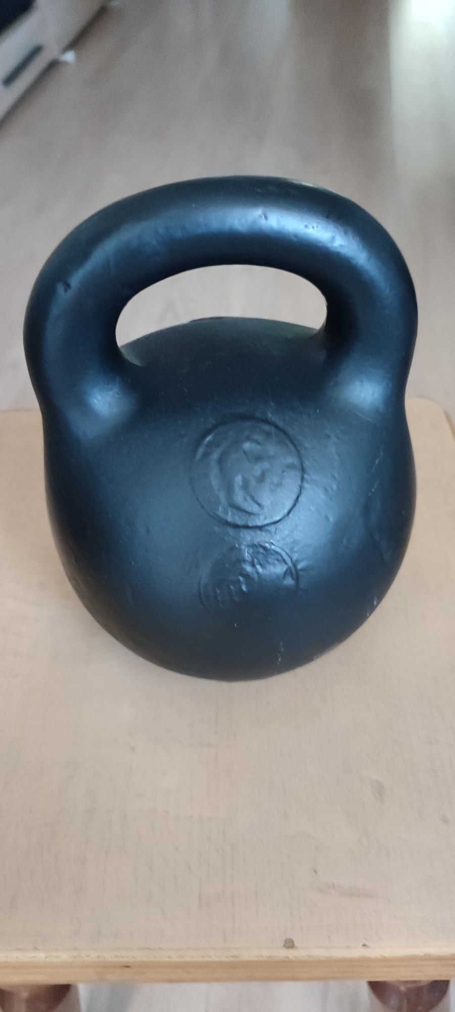 Продам гирю 16кг