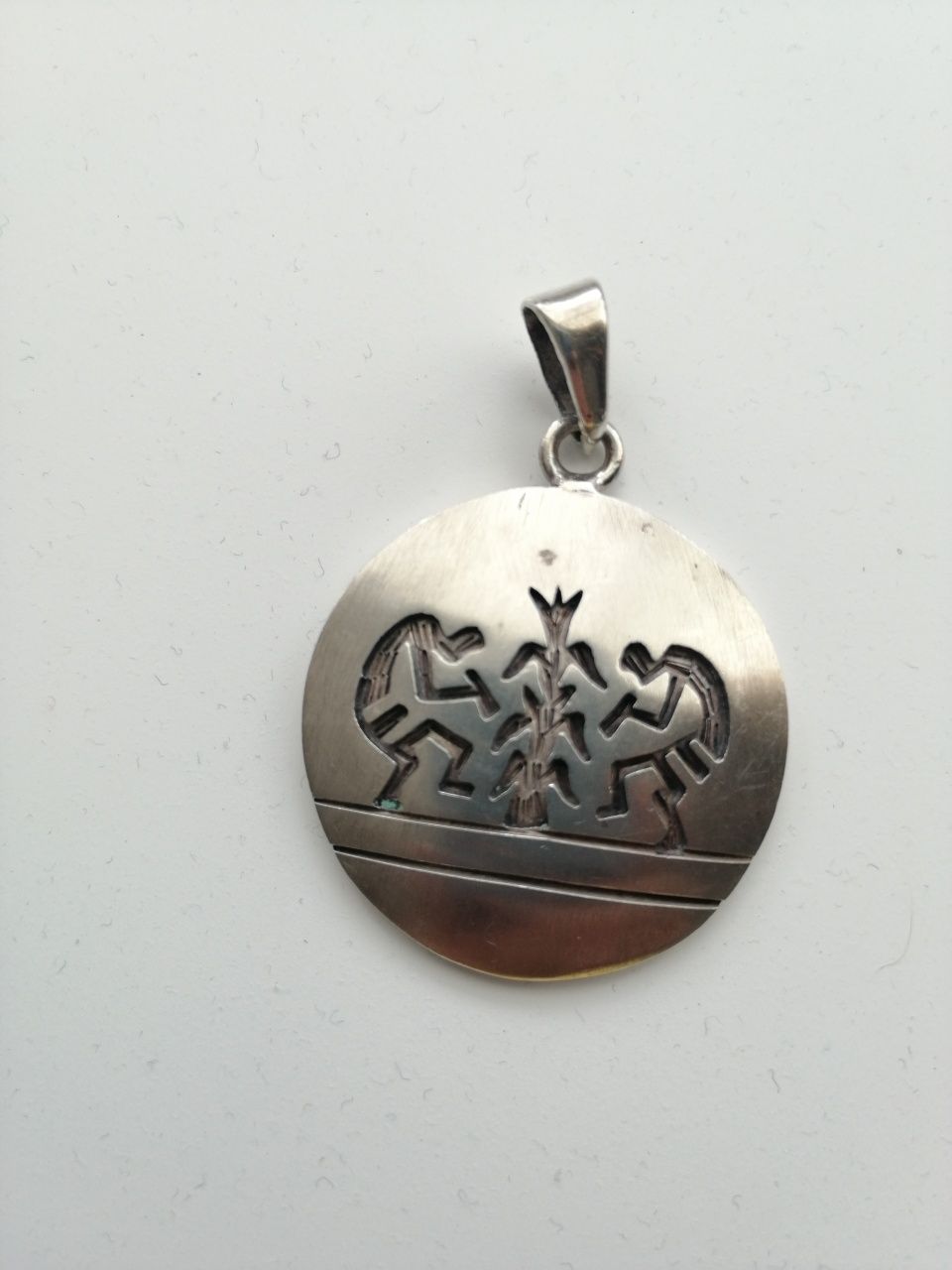 Zawieszka srebrna, próba 925, o średnicy 3,5 cm