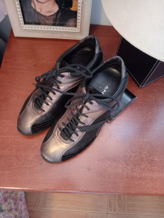 Sapatilha de pele genuína _- Conforto , qualidade e requinte