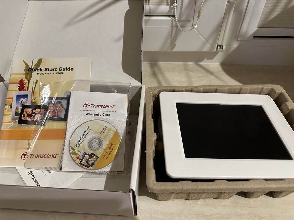 Цифровая фоторамка Transcend 730 White (TS2GPF730W)
