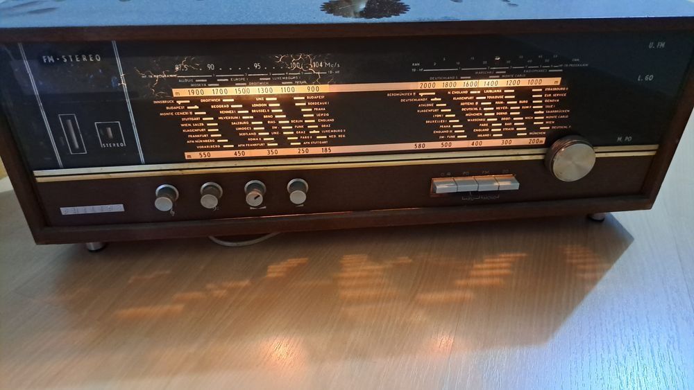 Radio antigo Philips