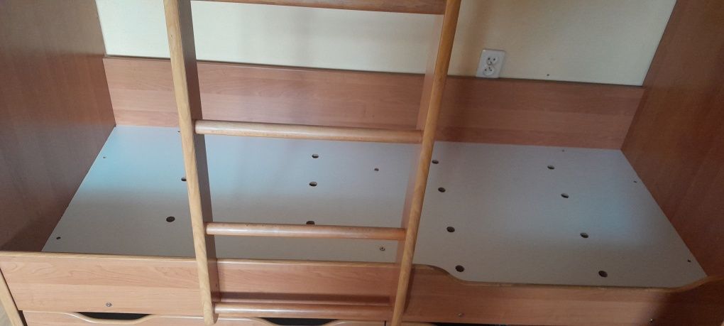 Łóżko piętrowe z szufladami