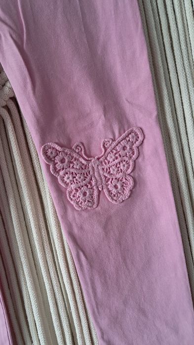 Pepco różowe legginsy z motylkami R 122