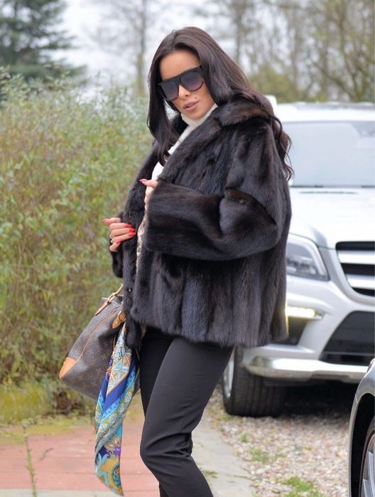 Нова шубка автоледі з натур хутра дикої норки