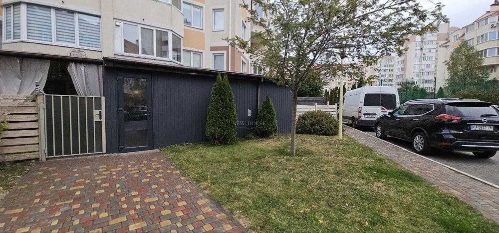Продаж великої квартири з двориком в ЖК Петрівський квартал