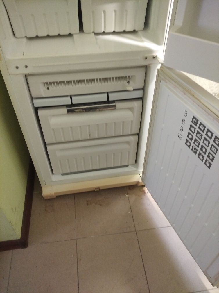 Холодильник STINOL продам