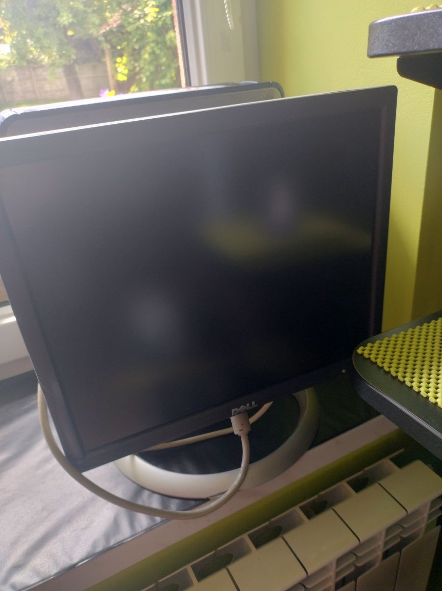 Komputer z monitorem Dell Optiplex 755