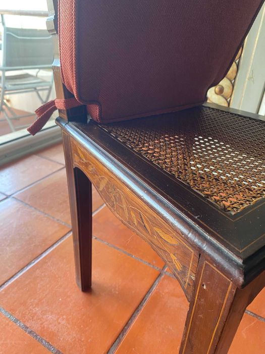 Mesa e Cadeiras em Pau Santo Conjunto