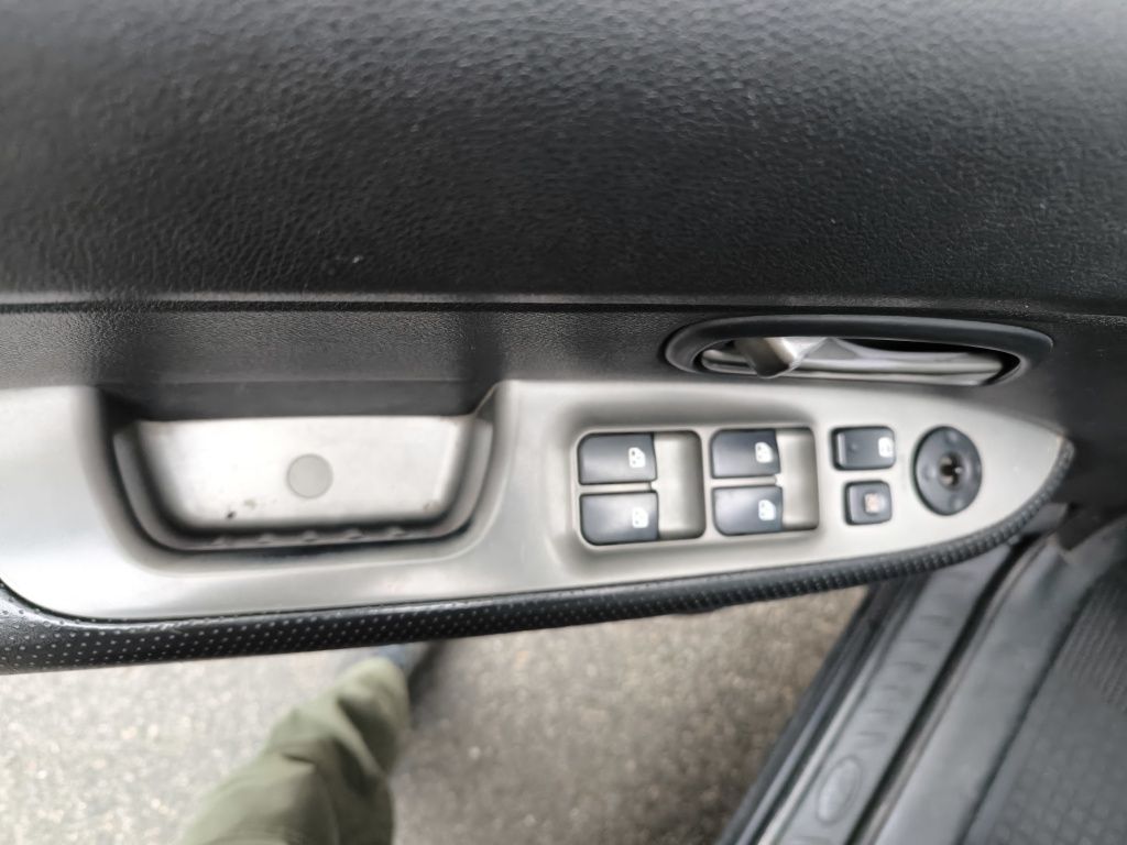Автомобіль Kia Carens 2.0 бенз., 2008р