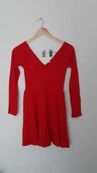 Czerwona sukienka krótka elegancka rozkloszowana h&m odkryte ramiona