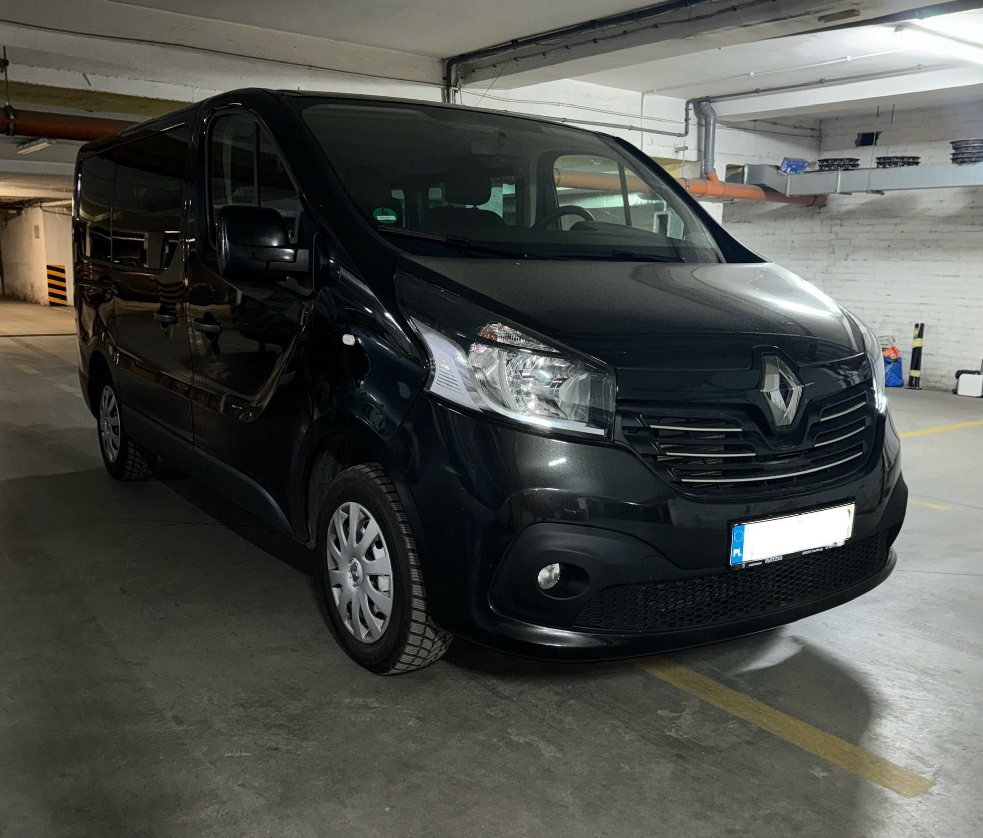 Bus Van 9-osobowy wynajem auta Renault Trafić Opel Vivaro 2022 LONG