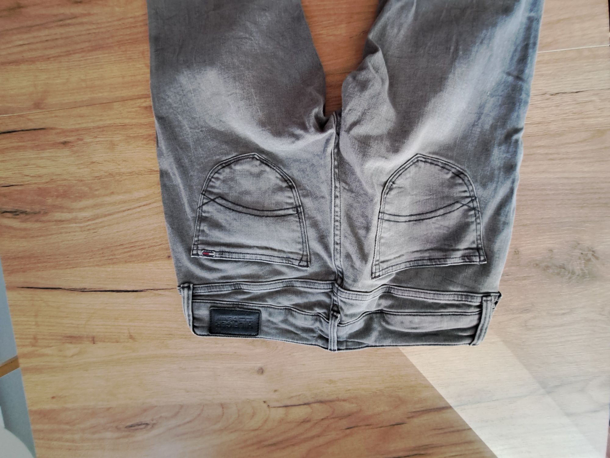 Szare spodnie jeansy Hilfiger r. 28/32