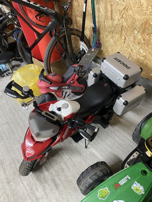Ducati akumulator peg perego
