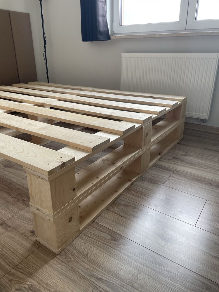 Łóżko z palet 200x160x29