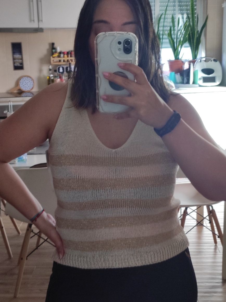 Blusa com detalhe dourado