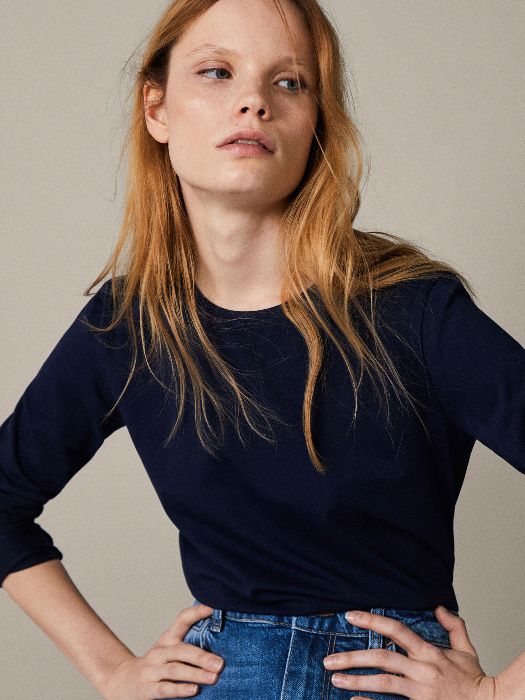 Camisola básica azul escura zara com etiqueta