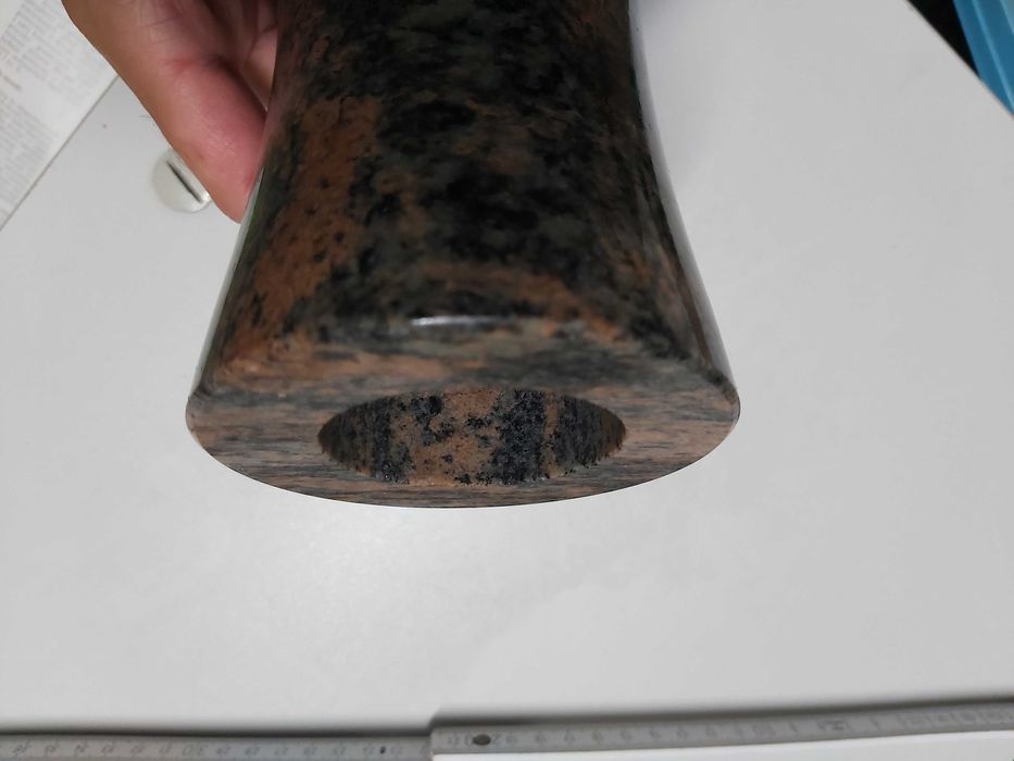 Wazon granitowy, wysokość 18 cm