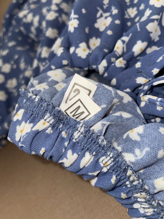 Плаття голубе у квіточку