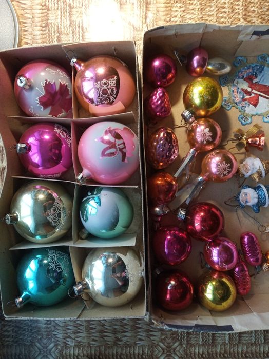 Ёлочные игрушки.