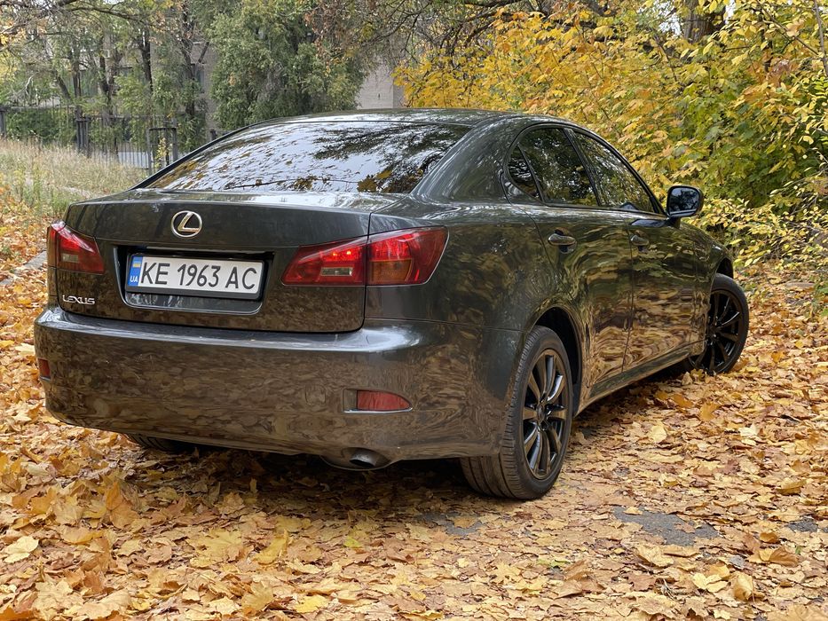 Продаю власне авто Lexus is 220d
