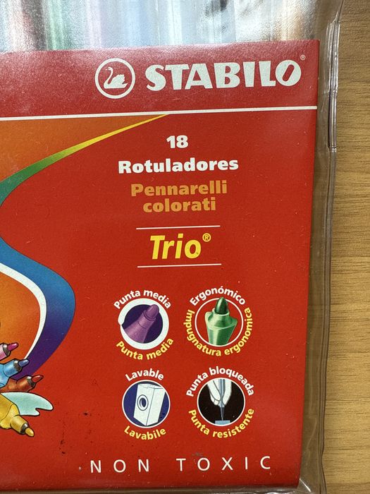 18 canetas de feltro