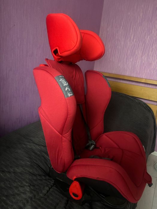 Дитяче автокрісло 9-36 кг в гарному стані